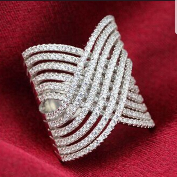 CLEARANCE!! SLASHED PRICE 😍 Criss-cross design. - Picture 2 of 7